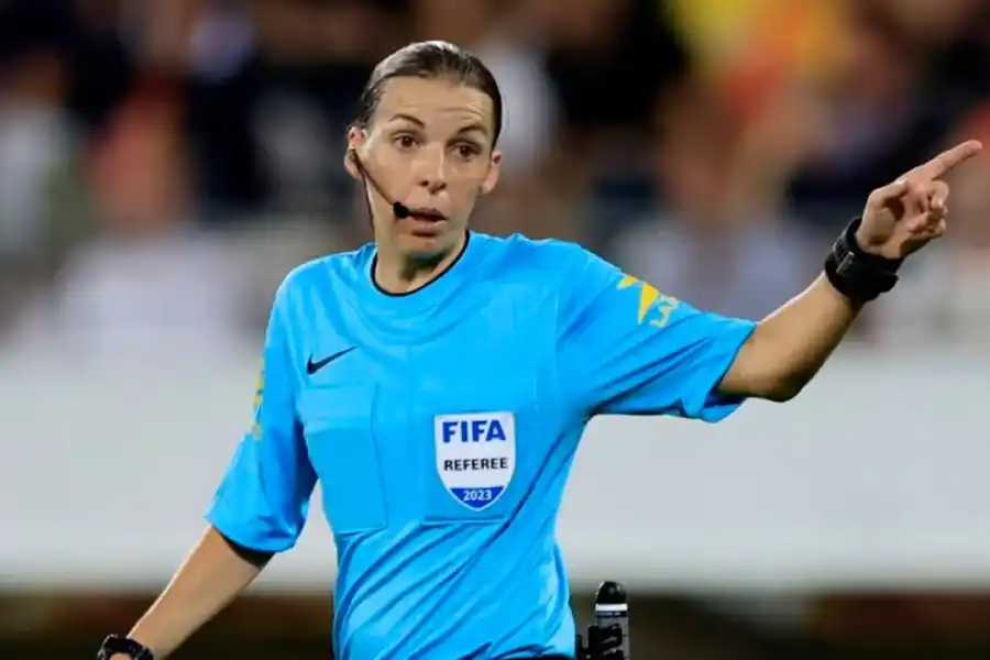 Stephanie Frappart será la primera mujer en dirigir un partido masculino en Wembley