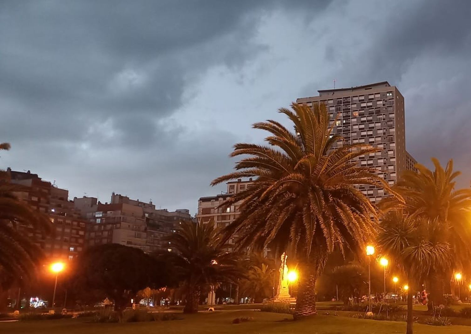 Tormentas al acecho: continúa el alerta en Mar del Plata