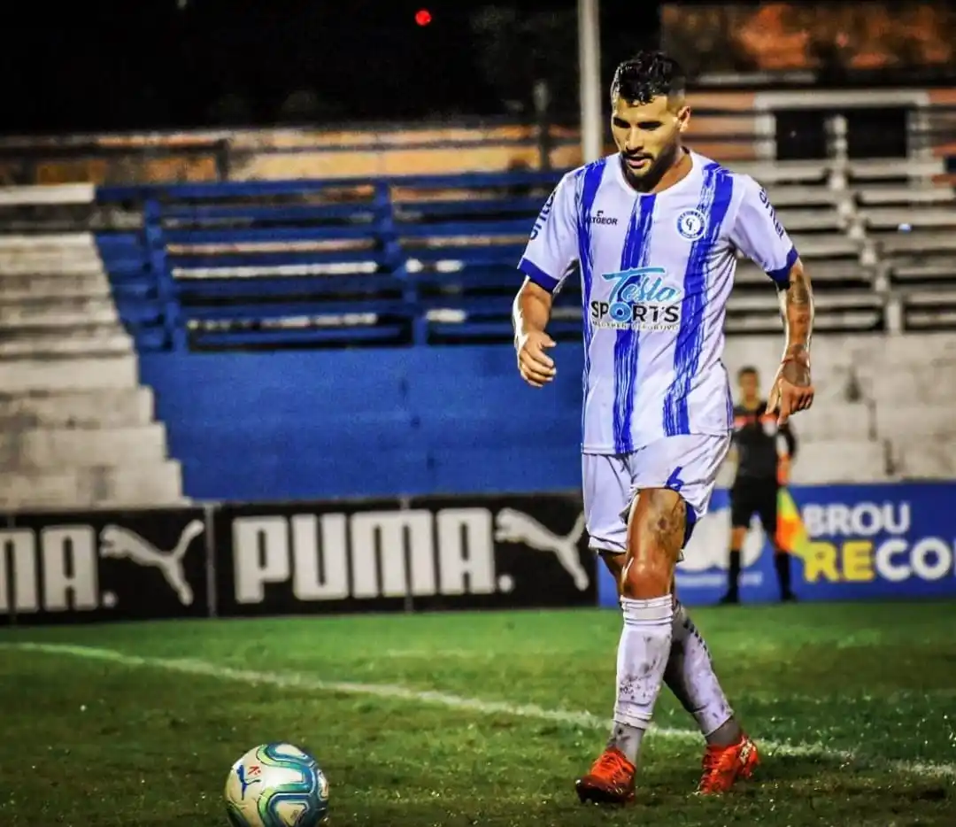 Uruguay: Gabriel Báez Corradi se lesionó y es duda en Cerro Largo para el arranque del Apertura