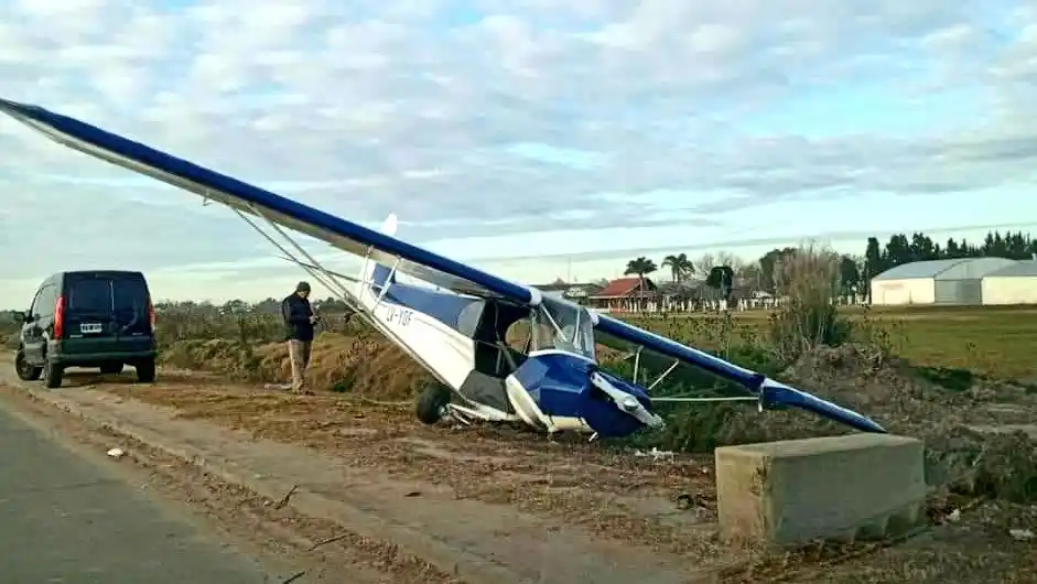 Despistó una avioneta en Berazategui y frenó en la autopista