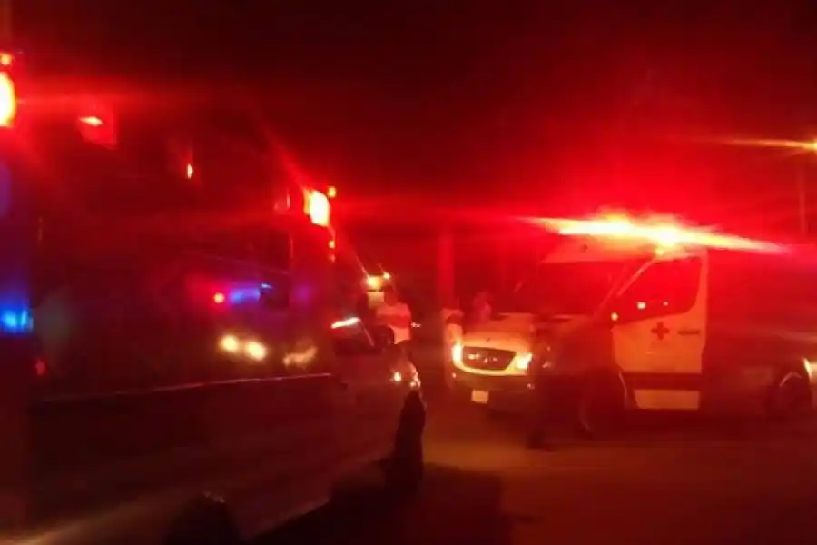 Asesinaron a un adolescente de una puñalada, detuvieron a otros dos e intentaron incendiar la casa del presunto agresor