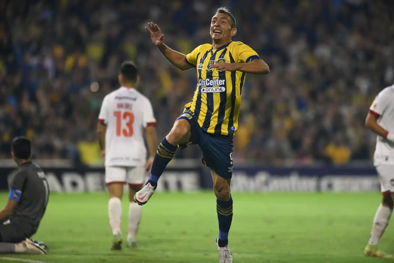 Ruben festeja su último gol.