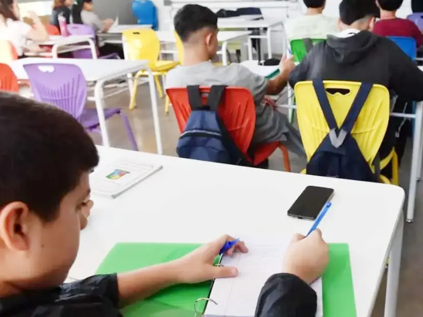 La Unesco advierte:  Prohibir los teléfonos celulares en clase no resuelve el problema