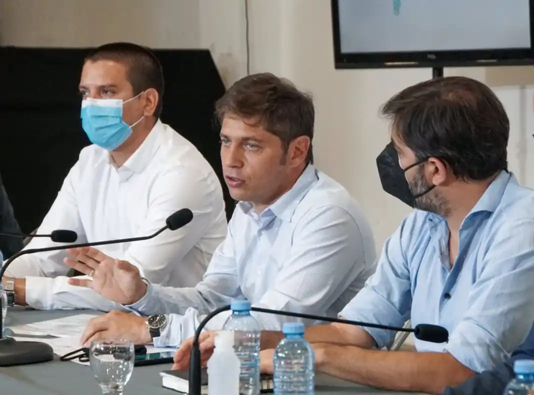Kicillof anunció que si los casos siguen en baja extenderá el horario nocturno hasta las 2 am