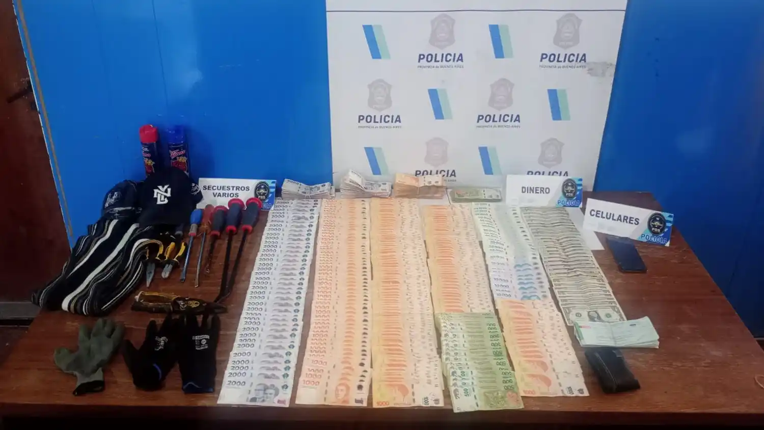 Intentaban un robo millonario y fueron detenidos cuando escapaban por el techo