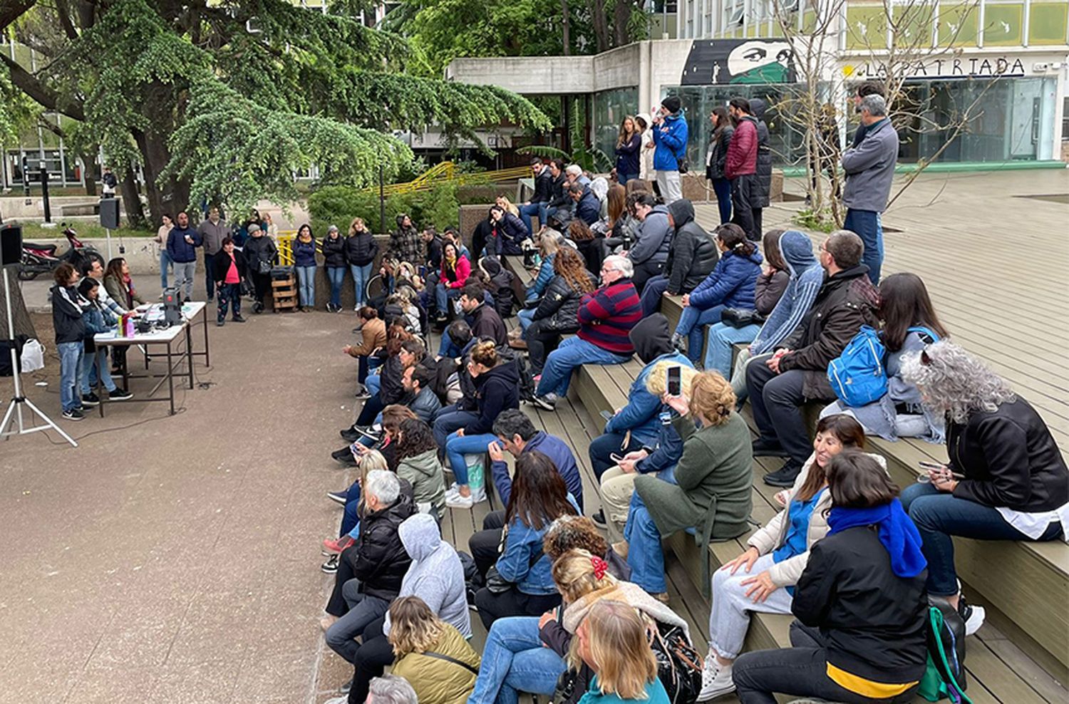 Primera jornada del paro por 48 horas de los trabajadores no docentes de la UNMDP