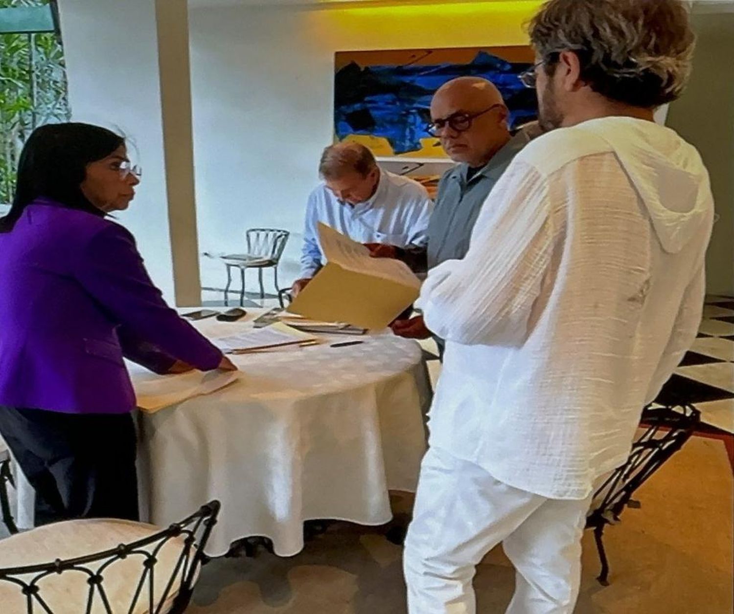 SE ACABÓ EL PLAZO: Jorge Rodríguez revela LO QUE DIJO EDMUNDO GONZÁLEZ al firmar la carta de «CAPITULACIÓN» (Video)