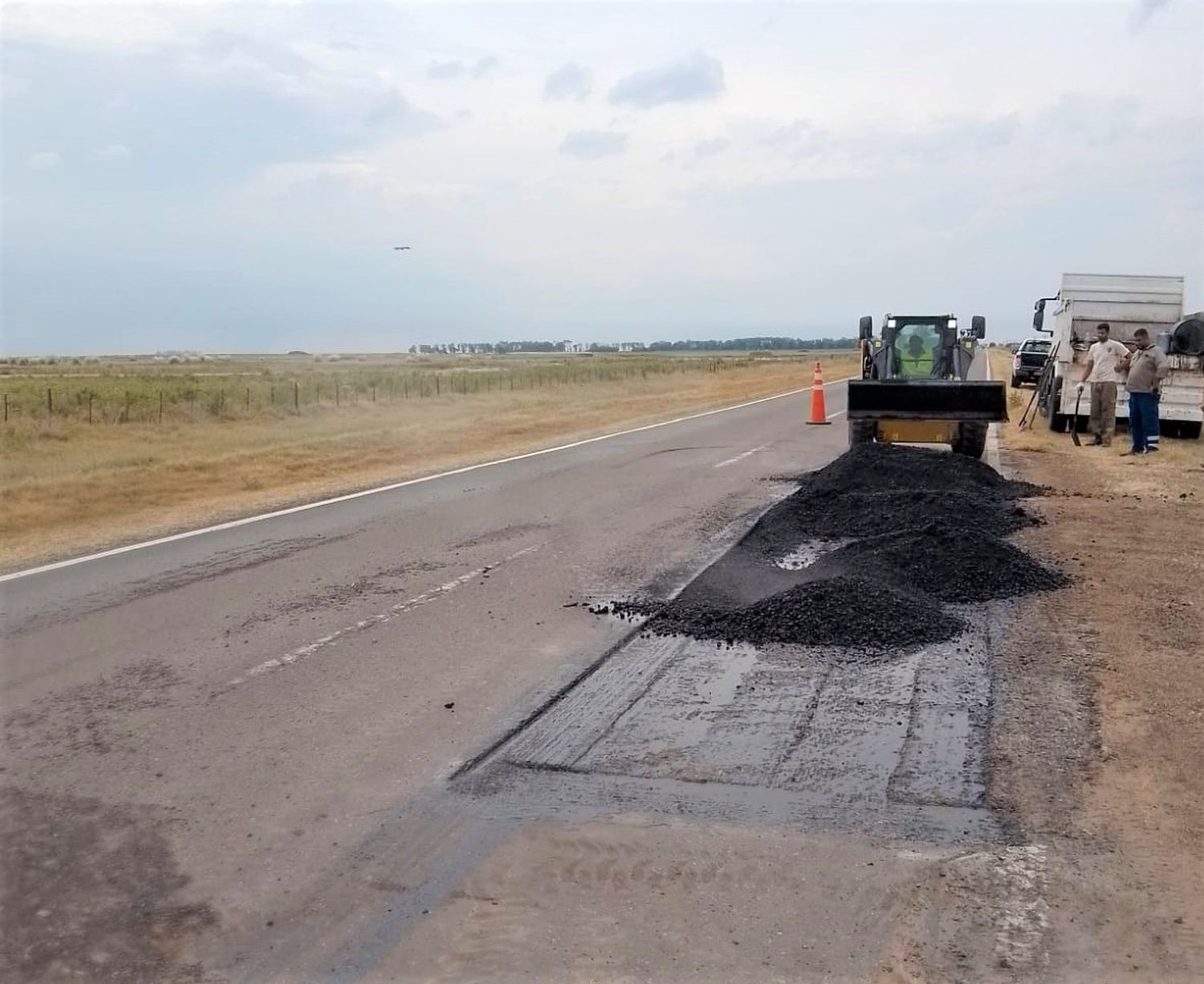 Vialidad ejecuta tareas de conservación en la traza de la ruta 33