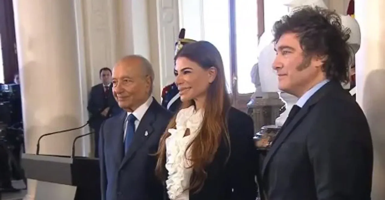 El presidente Milei inauguró el busto de Menem en la Casa Rosada