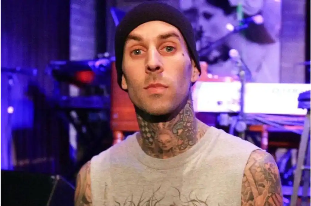 El músico Travis Barker fue internado