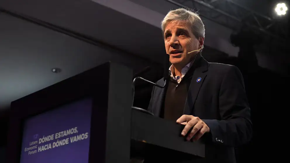 Caputo aseguró que “por primera vez, la economía se va a llevar puesta a la política en el año electoral”