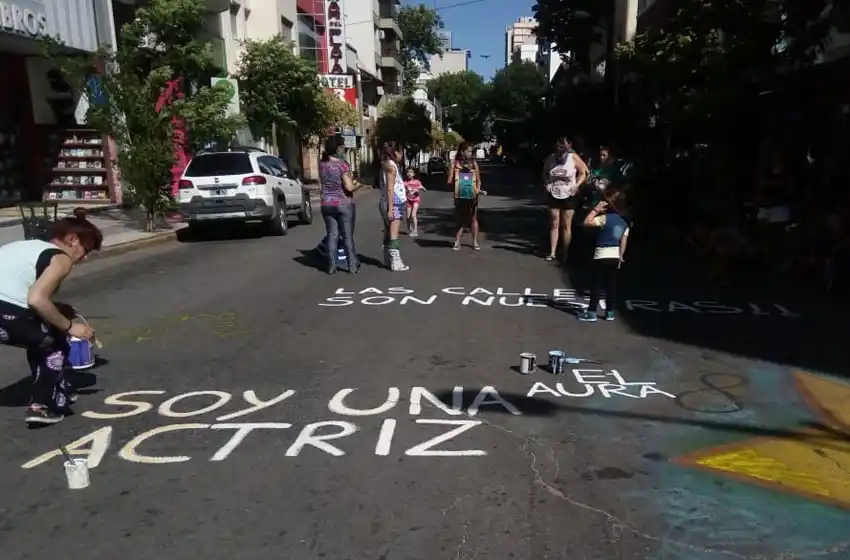 Un festival y una bicicleta blanca en homenaje a Nía Moreno