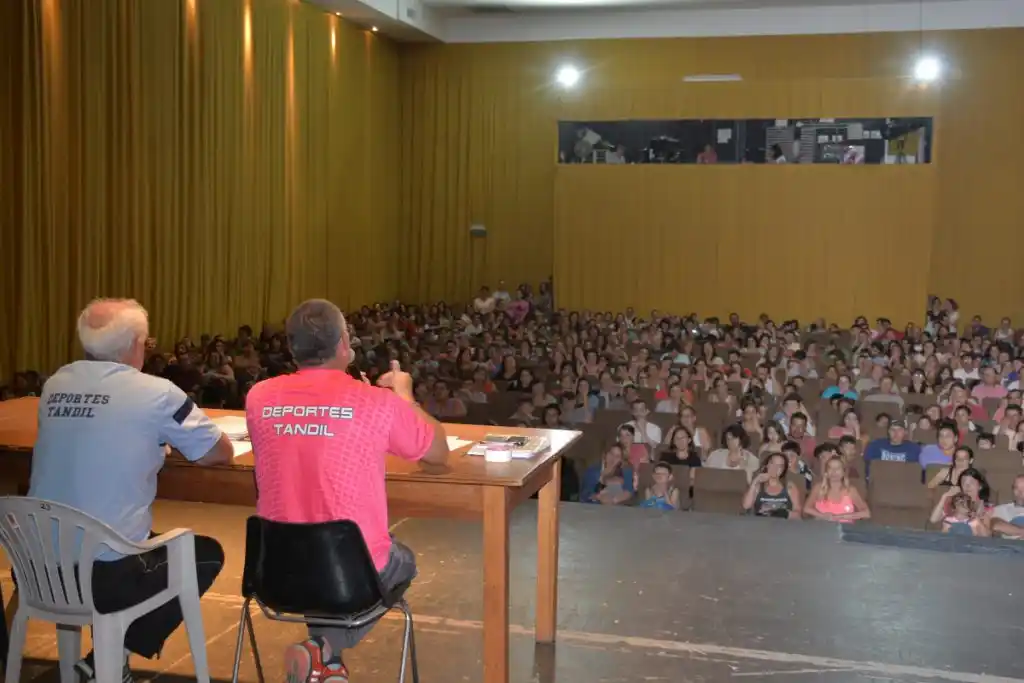 Se realizaron reuniones de padres por la Colonia de Vacaciones 