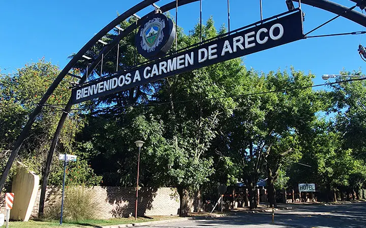 La entrada a la comuna de 20 mil habitantes
