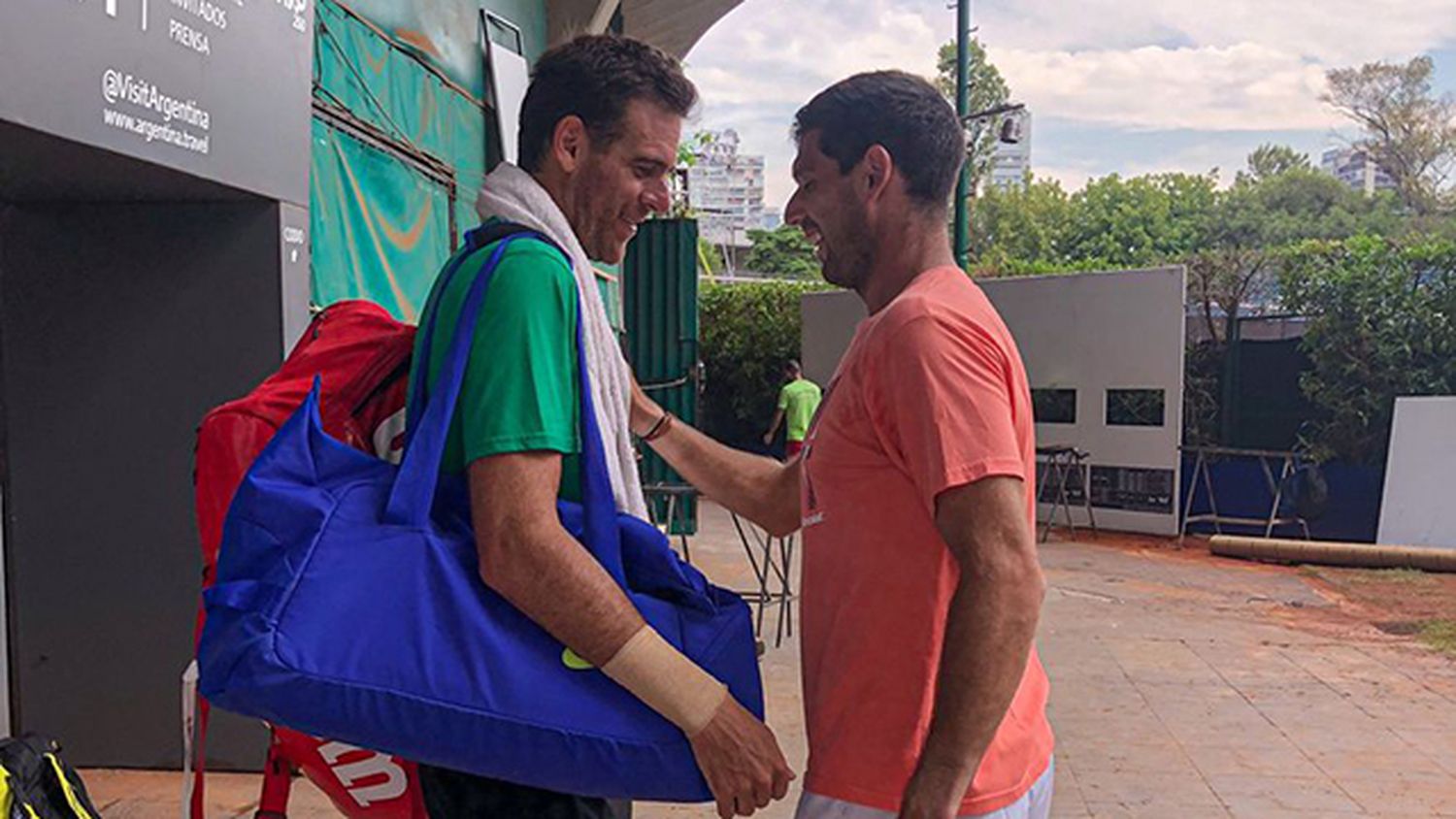 Después de las 20,00 horas de este martes estarán enfrentándose Del Potro y Delbonis.