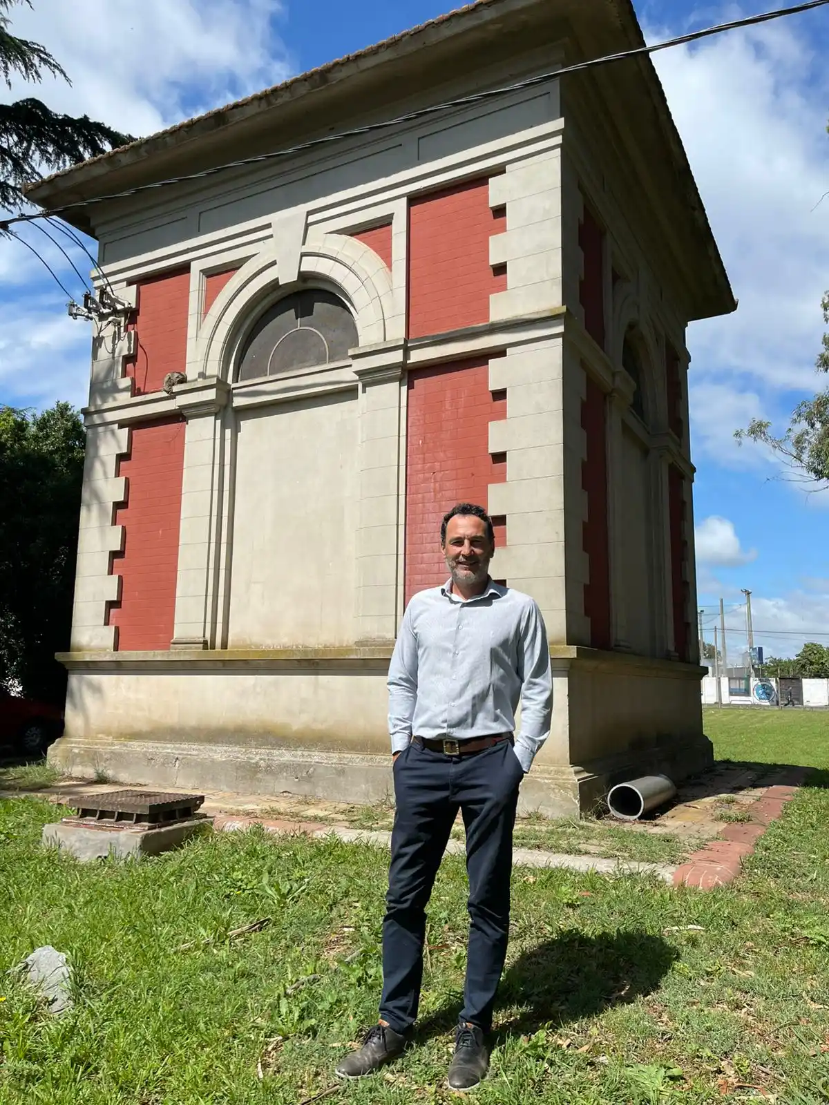 El funcionario repasó las obras de agua que se realizan y realizarán en la ciudad.