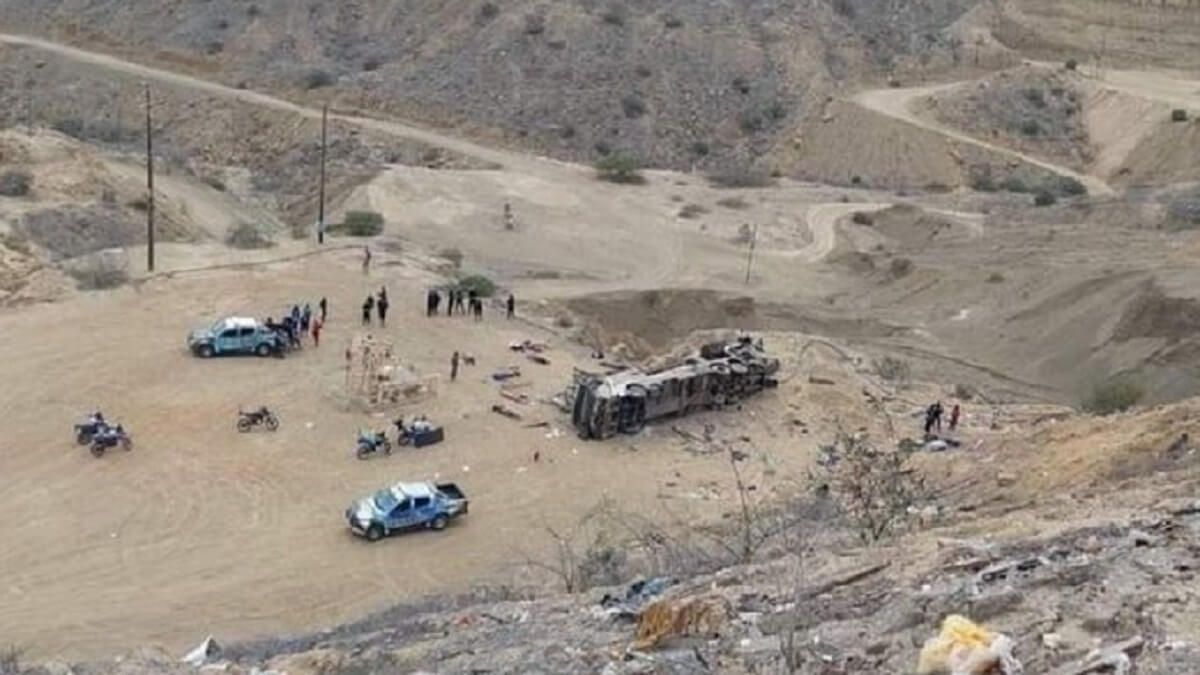 25 MUERTOS y DECENAS de heridos en accidente de tránsito al norte de Perú