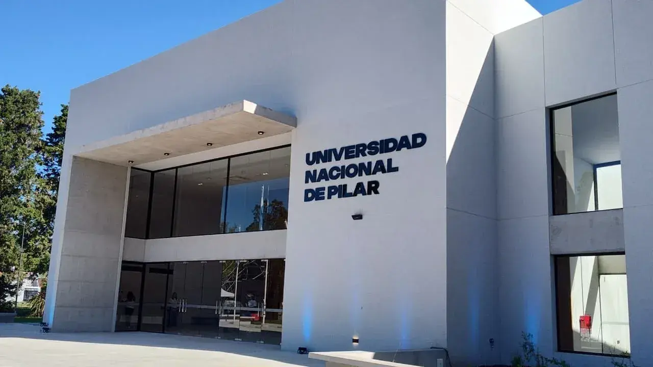 Universidad Nacional de Pilar.