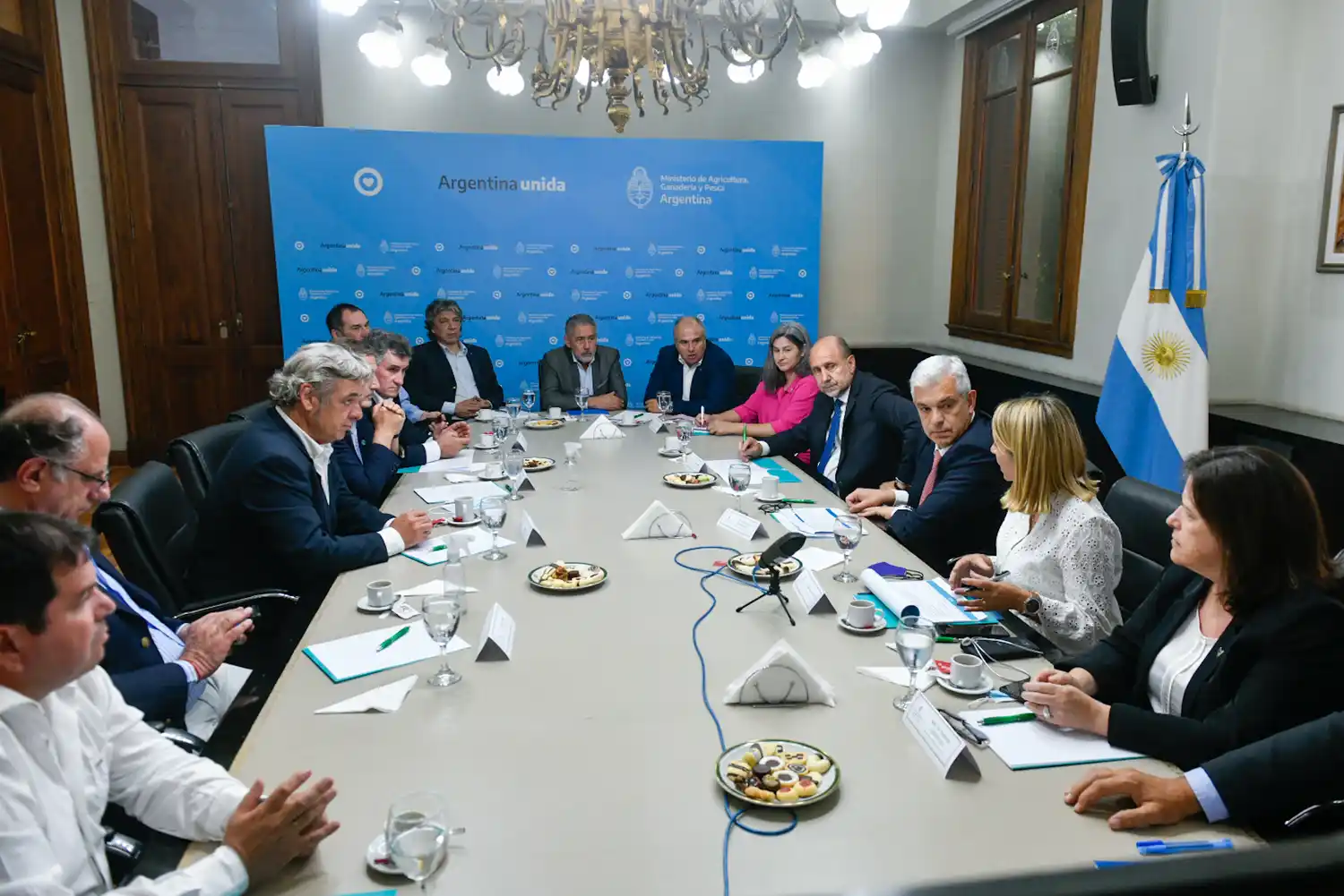 Stratta participó de la reunión con el ministro Julián Domínguez y las entidades agropecuarias