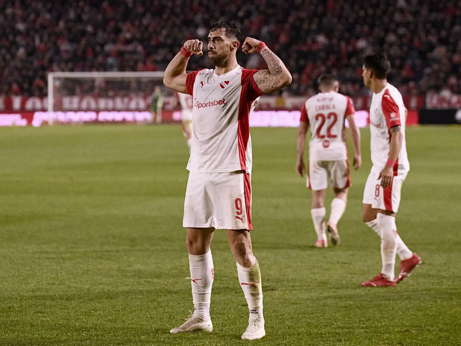 Avalos celebra el gol que abrió el marcador.