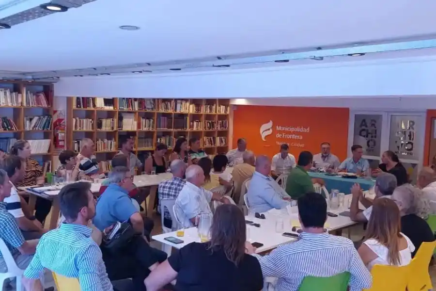 Coordinación eficiente: el ministro de Obras Públicas compartió programas y escuchó las necesidades de San Vicente