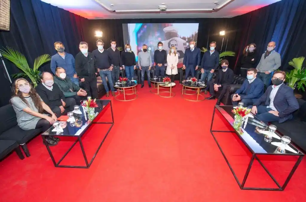 La UCR le ofreció ser candidato a Manes y se ilusiona con sumar a Monzó y Stolbizer