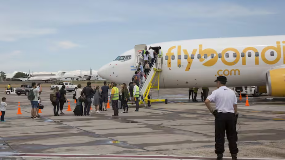 Un hombre gritó “bomba” en un avión de Ezeiza y generó una demora en un vuelo de Flybondi