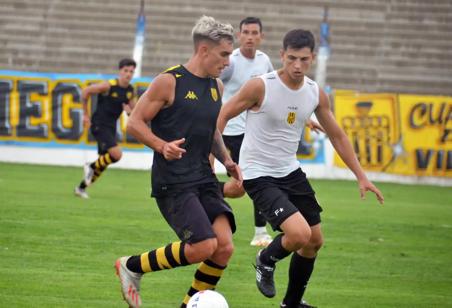 Thiago Beltrán es uno de los delanteros de Santamarina.