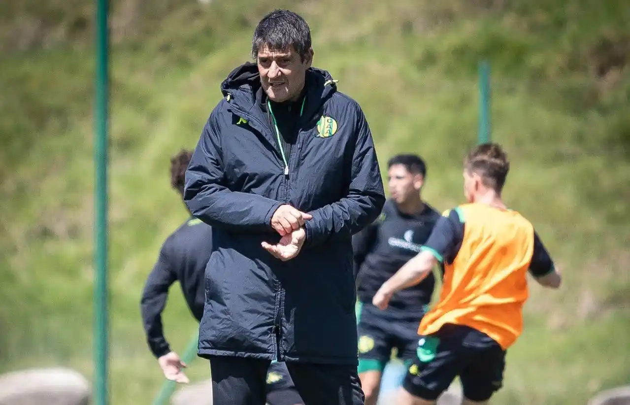 Fernando Quiroz: “Faltan 5 o 6 jugadores, principalmente un volante central y un centrodelantero”