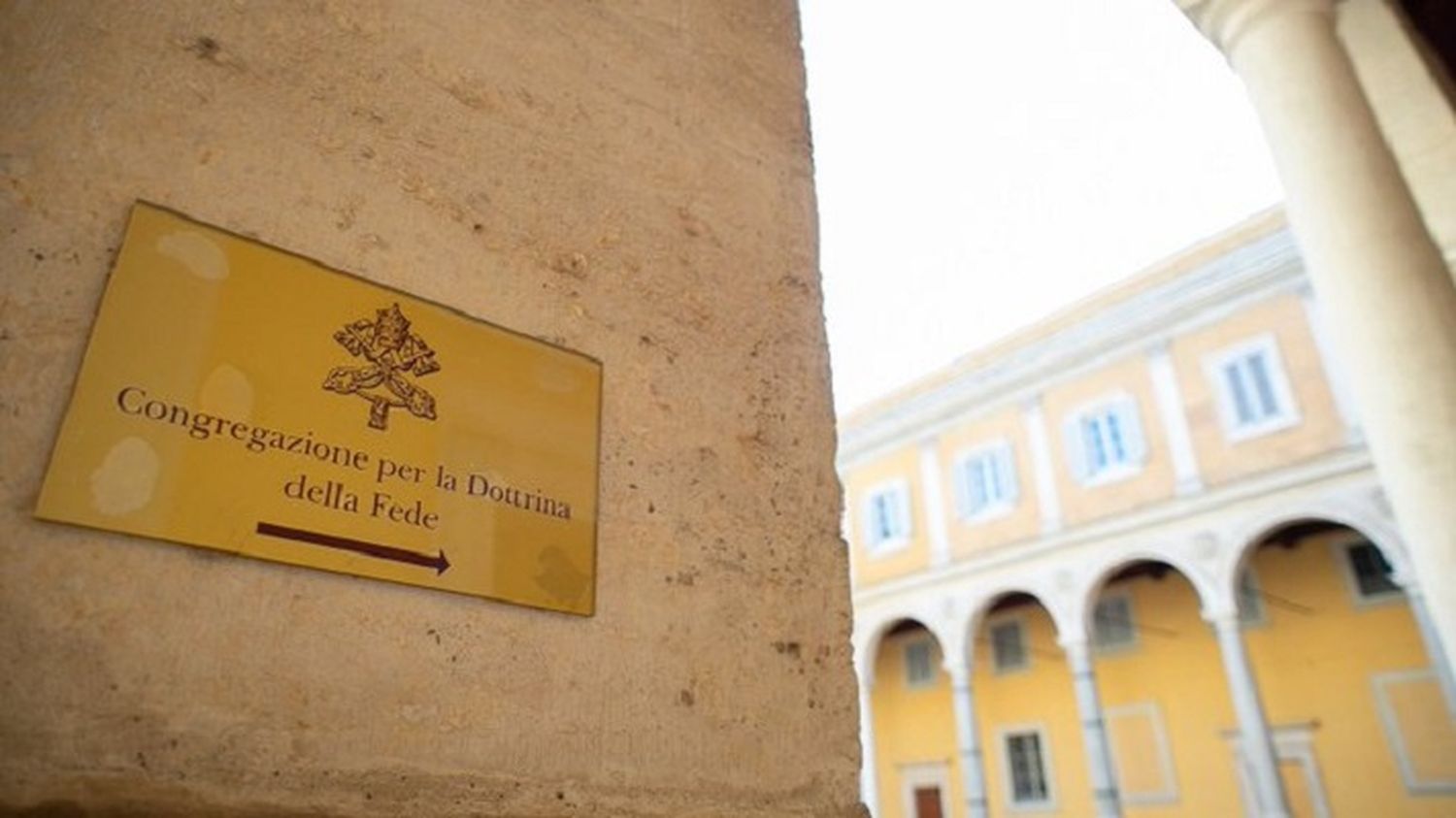 «NO SE CONSIDERAN LÍCITAS»: El Vaticano aclara que no puede bendecir uniones entre personas del mismo sexo