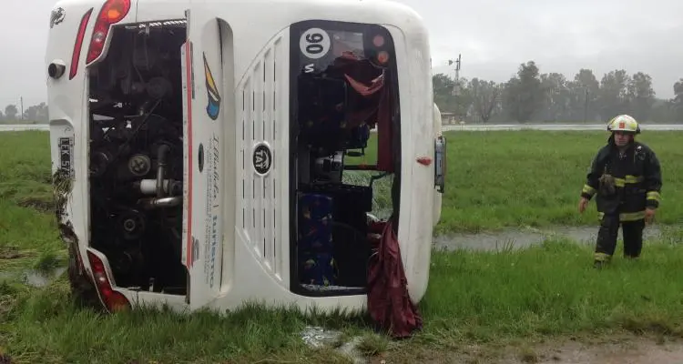 Ruta 9: Volcó colectivo en el que se trasladaba Víctor Heredia
