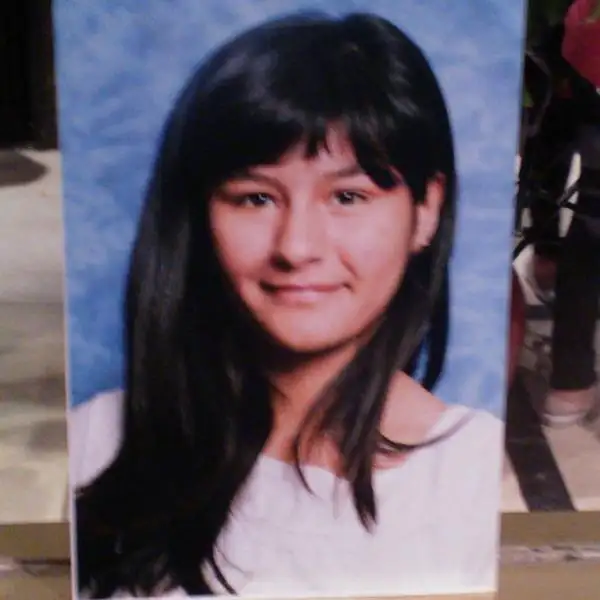 Buscan a chica que salió del colegio y no llegó a su casa