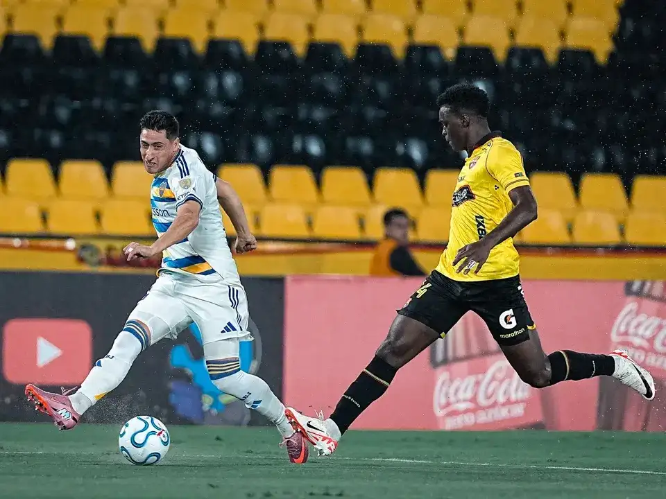Boca perdió con Barcelona de Ecuador en Guayaquil y se complicó en la Copa Libertadores