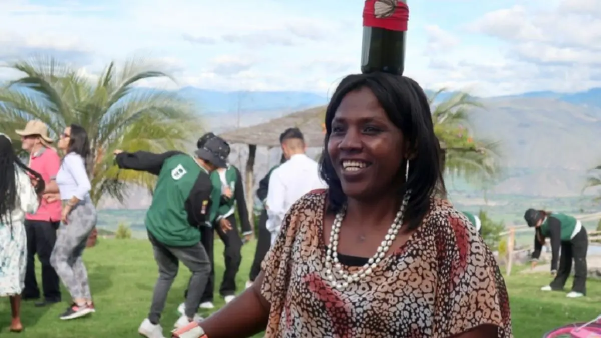 Vendedora de frutas y legumbres ha prestado apoyo a más de 50.000 venezolanos: LA LLAMAN MADRE CORAJE