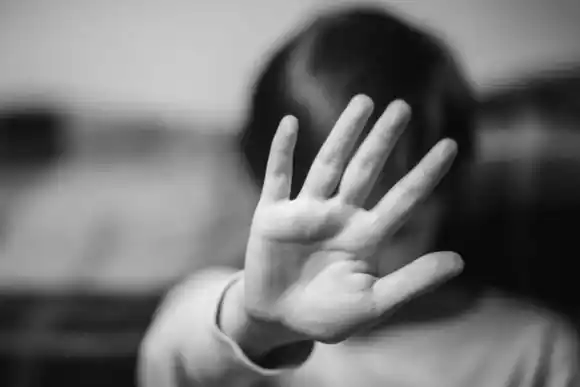 Abusó de las nietas de su pareja durante más de tres años: quedó en prisión preventiva