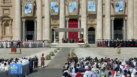 CANONIZACIÓN: el camino a los altares está lleno de  BUROCRACIA  donde el papa tiene la última palabra
