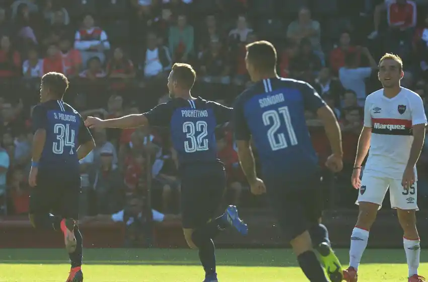 Newell’s se quedó, Talleres se lo dio vuelta y le ganó en el Coloso