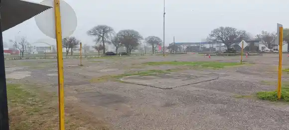 El Gobierno municipal avanza con la renovación de señalética en el Predio de la Flor