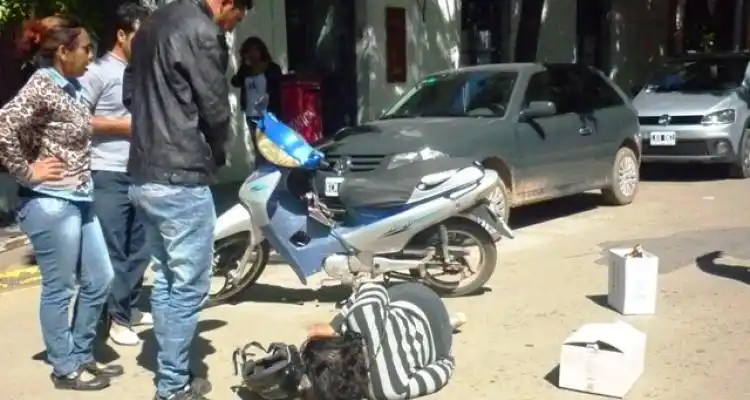 Una mujer debió ser hospitalizada tras un accidente de tránsito