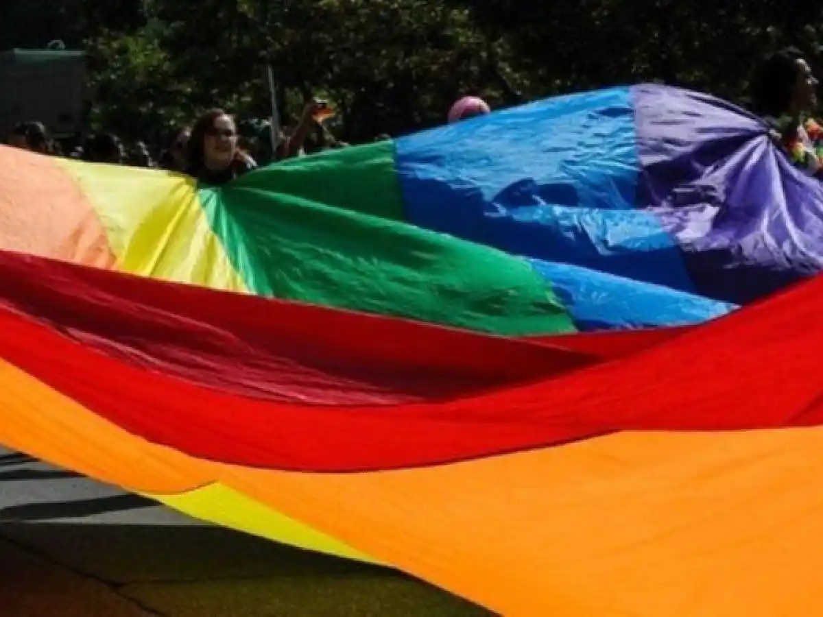 Abusaron 16 veces de una mujer trans detenida en una cárcel para hombres