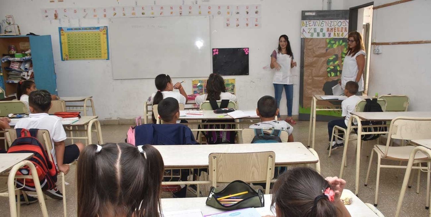 Pese a las altas temperaturas, por ahora no suspenden las clases en la provincia