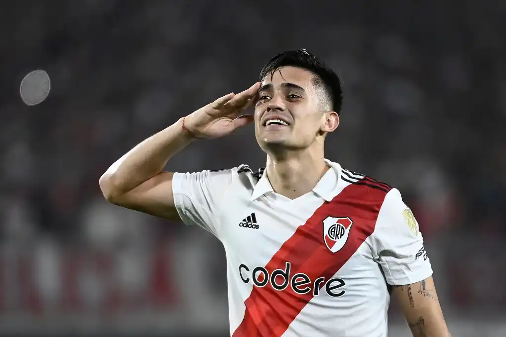 River empezó los octavos con un triunfo ante Internacional gracias al doblete de Solari