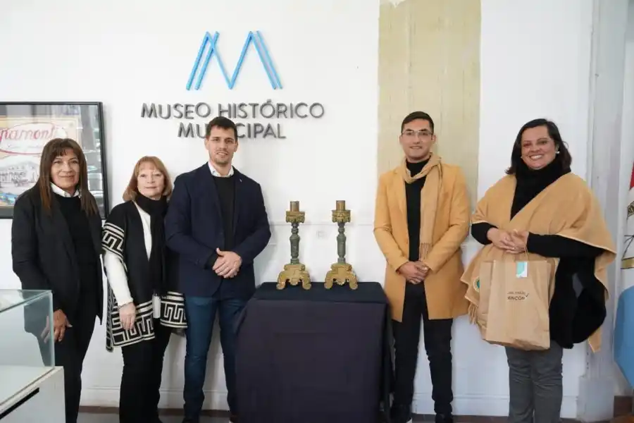 El Museo Histórico Municipal restituyó dos candeleros históricos a San José del Rincón