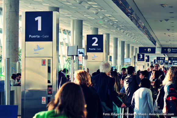 Por el cierre del laboratorio de testeos, las operaciones regionales de Aeroparque se trasladan a Ezeiza