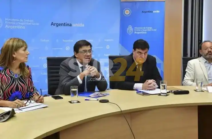 El Gobierno nacional adelantó a junio los aumentos del Salario Mínimo, Vital y Móvil