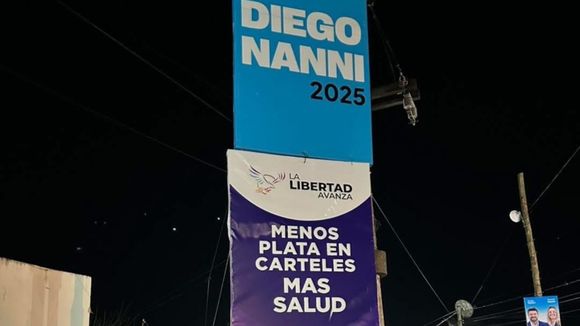 Insólito cruce en Exaltación de la Cruz: La Libertad Avanza le critica los carteles a Fuerza Patria… ¡con más carteles!