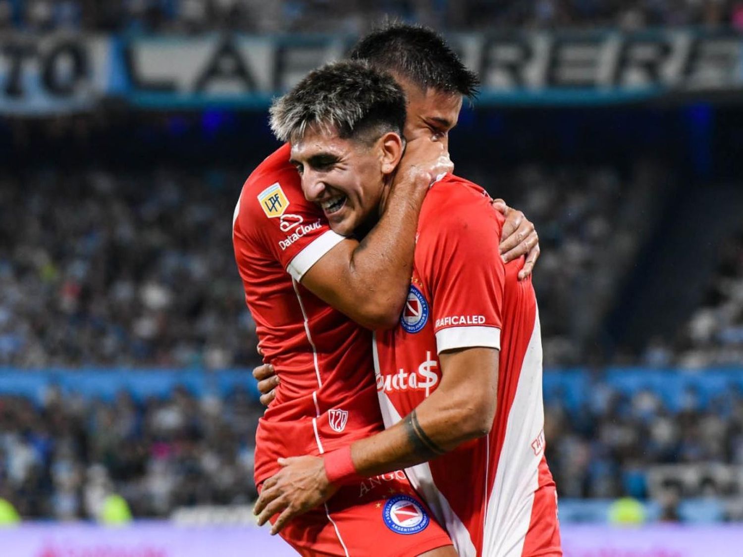 Triunfazo de Argentinos ante Racing en el Cilindro de Avellaneda