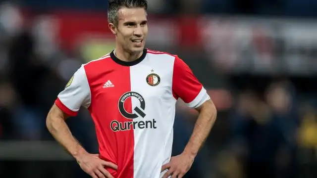 Van Persie anunció su retiro