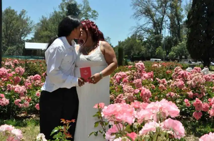 Se cumple un mes del primer matrimonio igualitario en el Rosedal