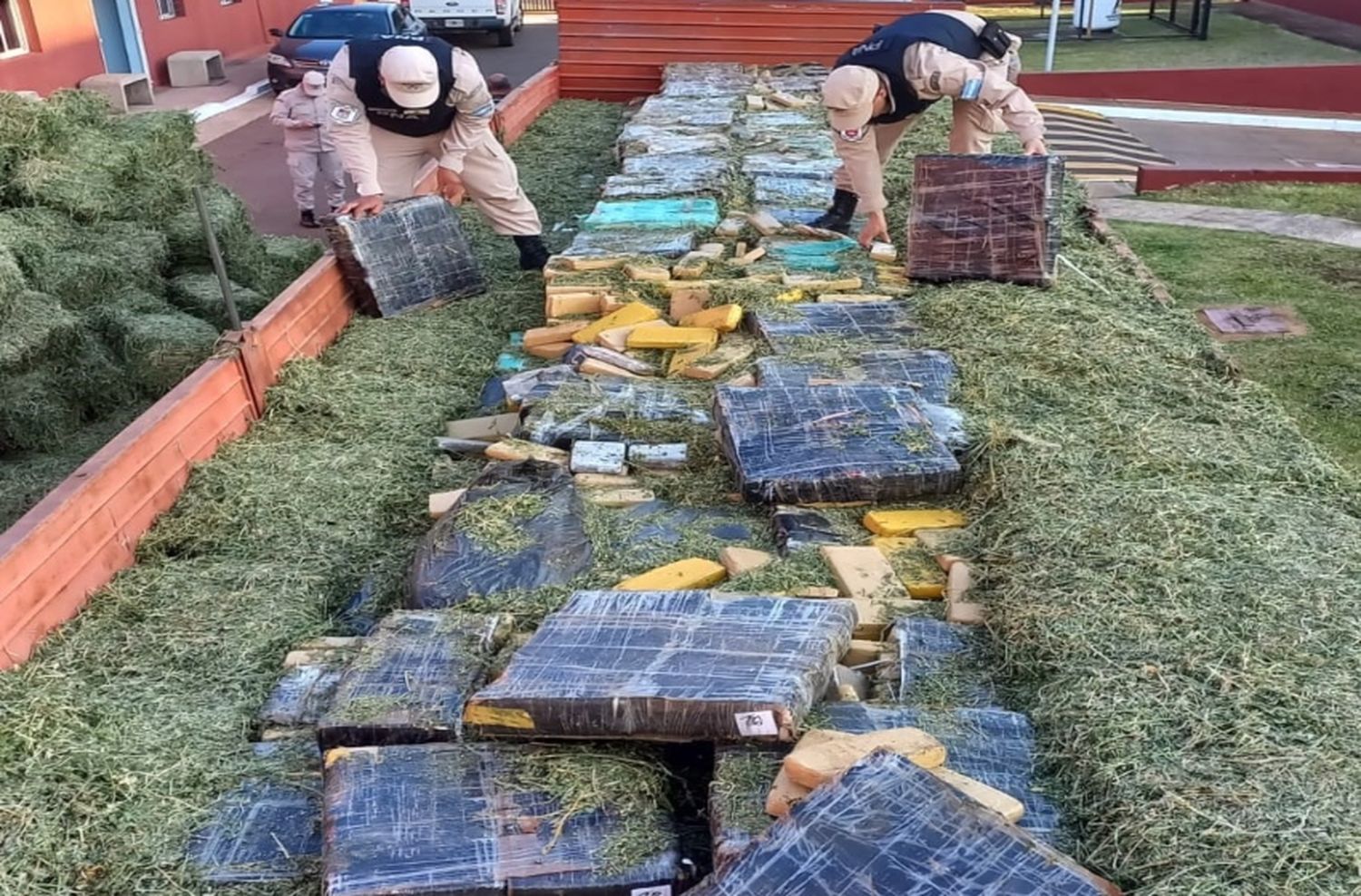 Prefectura Naval Argentina confiscó 5 mil kilos de marihuana